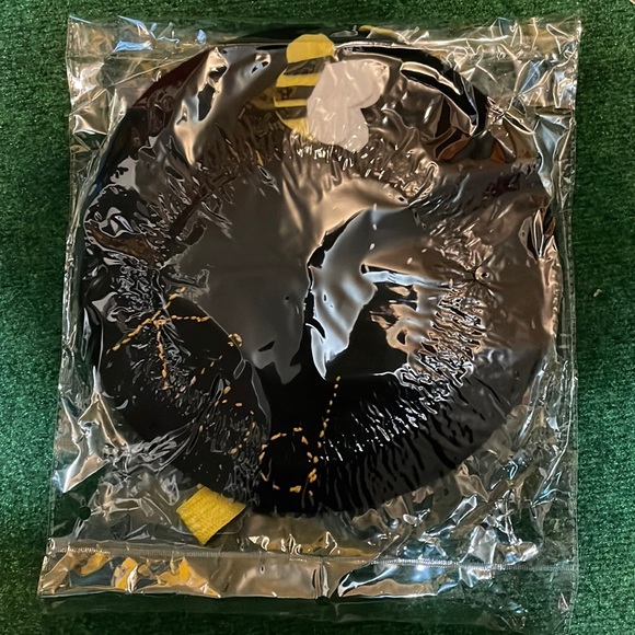 Black felt bumblebee beret - Picture 5 of 6